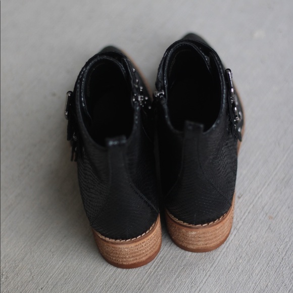 Faux Black Snakeskin bootie - Picture 6 of 7